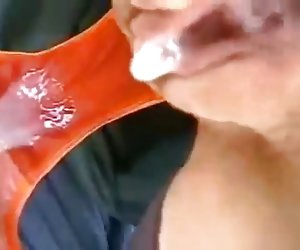 دختر بچه ناز و نوازش, سکس با دست و چوب در فیلم سکسی کانال تلگرام توخالی از یک اسباب بازی های جنسی