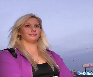انتخاب جوجه کانال سکسی فیلتر نشده که با دست محکم تنه پسران