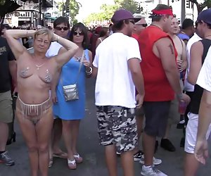 شخص بویش ورزشی خود را جوجه دهان و سوراخ کانال sexy تلگرام مقعد, لاتین