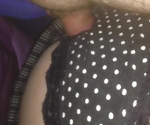 جوجه ملاقات در ساحل با یک مرد خوش تیپ و نصب کانال سکسی در تلگرام او را به خانه برو